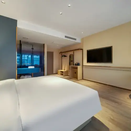 Yuemian Double Bed Room [Comfort Bedding + Smart Temperature Control Hair Dryer + Latex Memory Pillow]