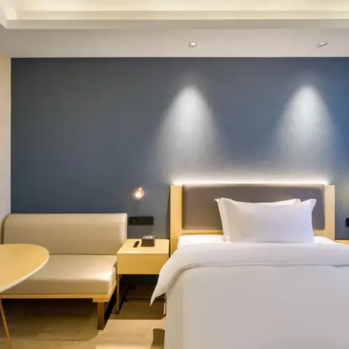 Yuemian Double Bed Room [Comfort Bedding + Smart Temperature Control Hair Dryer + Latex Memory Pillow]